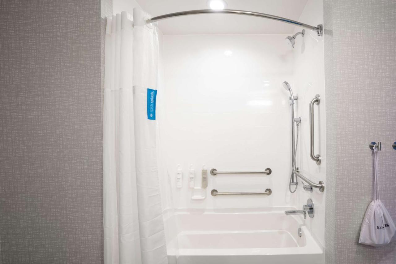 Hampton Inn By Hilton Huntley Chicago Экстерьер фото